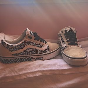 VANS DIY OLD SKOOL  RARE SHOES OFF THE WALL  GREAT !!!